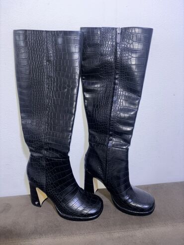 crno zensko odelo: High boots, 36