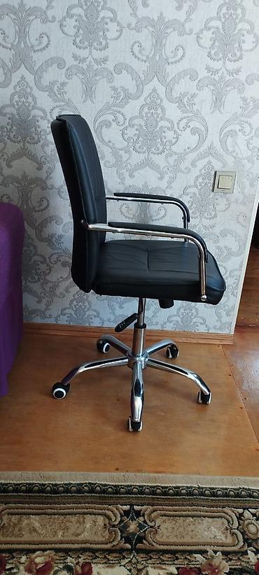 Ofis mebeli: Ofis/iş stulu – qara rəng - Material: süni dəri oturacaq və bel — 2