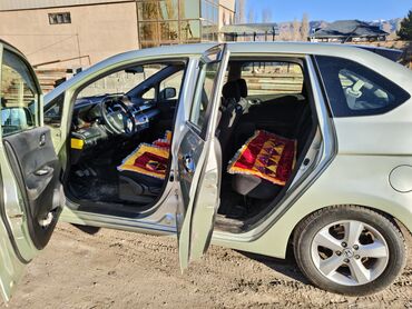 Honda: Honda FR-V: 2005 г., 2 л, Механика, Бензин, Универсал — 5