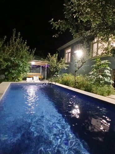 Günlük kirayə evlər: 100 kv. m, 4 otaqlı — 24