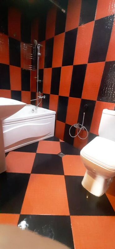 Uzunmüddətli kirayə mənzillər: Bakıxanov(Razin)AKKORD-un binasında 2 otaqlı kirayə verilir. Otaq — 15