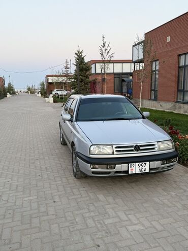 Volkswagen: Volkswagen Vento: 1995 г., 1.6 л, Механика, Бензин, Седан — 4