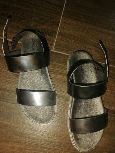 deichmann sandale ravne: Sandals, Opposite, 38