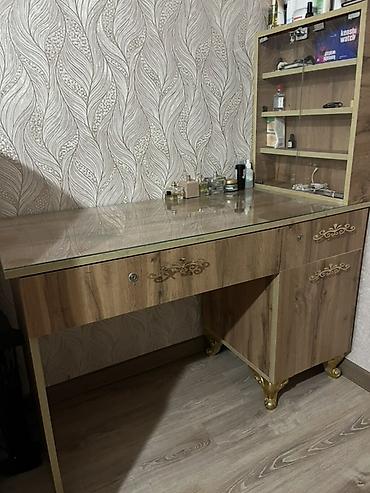 suseli skaf: Düz masa, Stulsuz, Polkalı, Siyirməli, Teksturalı laminat — 4