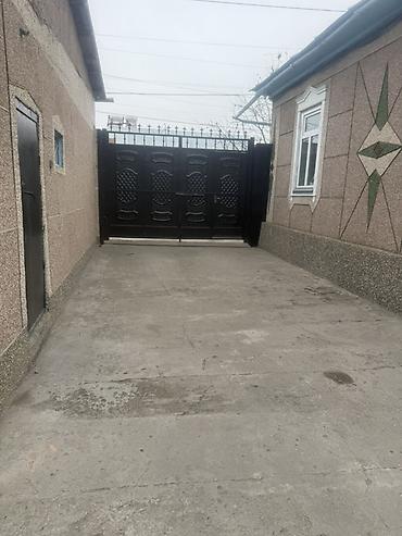 Продаётся частный дом с просторным двором и хозяйственными at lalafo.kg Продаётся частный дом с просторным двором и хозяйственными