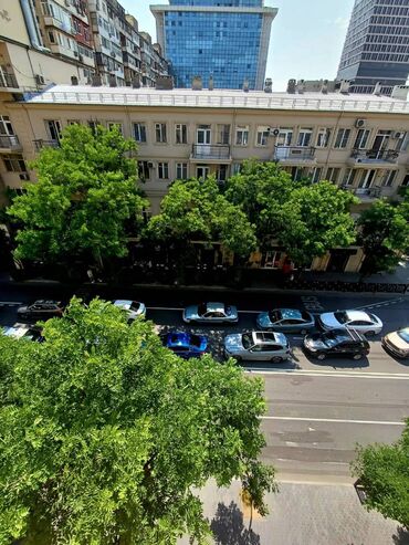 Uzunmüddətli kirayə mənzillər: Puşkin küçəsində 4 mərtəbəli Eksperimental Proektli daş evin 4 -da lalafo.az — 5 Uzunmüddətli kirayə mənzillər: Puşkin küçəsində 4 mərtəbəli Eksperimental Proektli daş evin 4 — 5