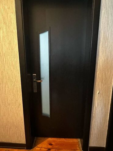 taxta qapllar: İşlənmiş Taxta Otaq qapısı Zəmanətsiz, Ödənişli quraşdırma, Ünvandan götürmə