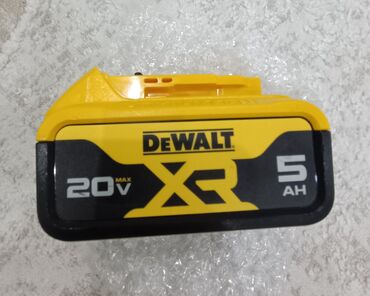 меняю доплатой мне: Dewalt dcb205.Новая акумуляторная батарея dewalt dcb205 5ah 20v