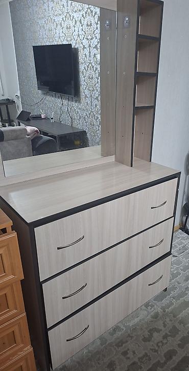 Туалетный столик, Б/у, С зеркалом, ЛДСП
