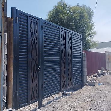 Распашные ворота: Металлические распашные ворота с калиткой (модульные панели) - — 90