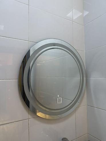 hamam guzguleri: Güzgü Divar üçün, Dairə, Hamam üçün, Arxa işıqlı — 1