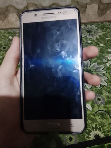 фото на стекле: Samsung Galaxy J5 2016, Б/у, 16 ГБ, цвет - Бежевый