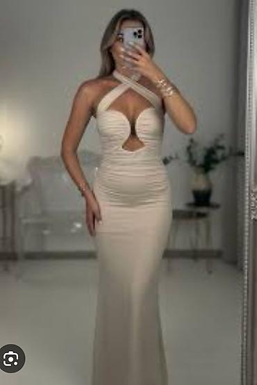 top haljine svecane: Elegantna večernja haljina – boja šampanjca/nude - Duga, uska silueta — 1
