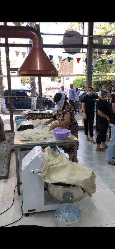 Mağazalar: Sabunçu rayonu Bakixanov qəsəbəsində,sahəsi 650 kv/m olan, obyekt — 2