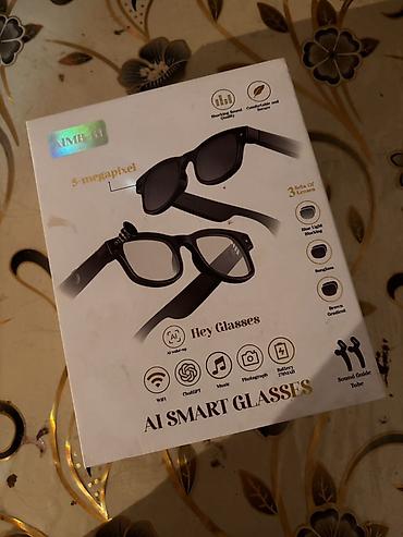 ağıllı eynək: AI Smart Glasses – “Hey Glasses” Xüsusiyyətlər: - 5 MP daxili kamera — 3
