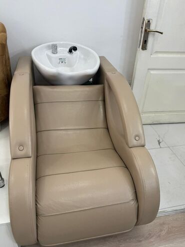 Salon, tibbi mebel dəsti: 3lu sac makiyaj mebeli-350 azn Kreslo 4 eded koja-ededi 150 azn — 6