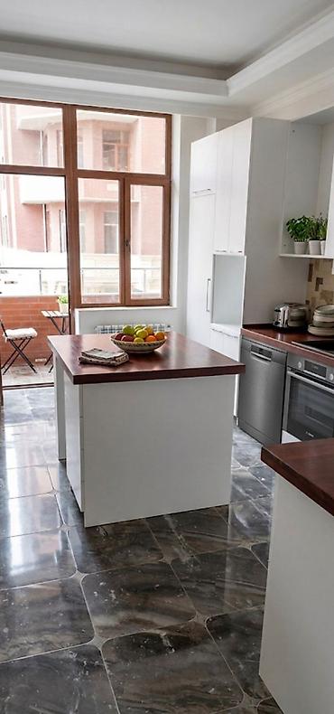 Mənzillər: 3 otaqlı, Yeni tikili, 178 kv. m — 3