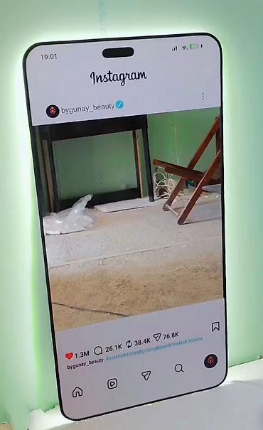 vitrin stend: LED işıqlı “Instagram postu” stendi - Böyük ölçülü, smartfon — 1