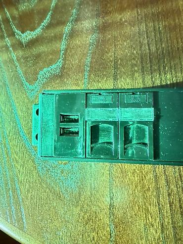 портативные зарядные станции: Розетка, С USB, Встроенные — 2