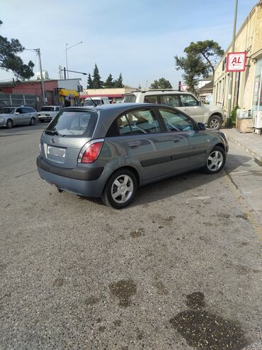 rovan 4 masini arendaya qalmaq serti ile: Kia Rio: 1.4 l | 2006 il Hetçbek