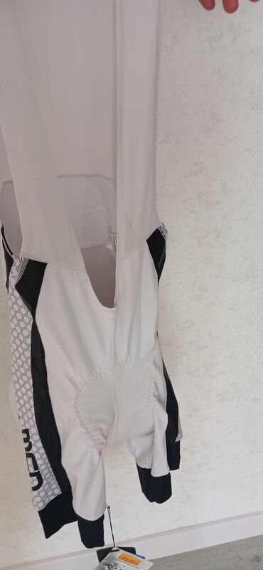 Спортивные шорты: Велосипедный комбинезон (Bib shorts) с лямками. - Тип: велошорты с