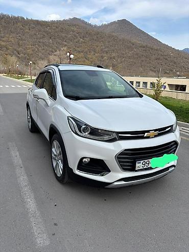 Chevrolet: Chevrolet Trax (LT) – kompakt krossover Xüsusiyyətlər: - Kuzov: ağ — 4