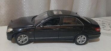demir masin tecili satilir: Mercedes, 2025 il, 1:18, Dəmir