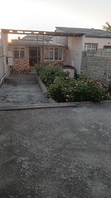Daşınmaz əmlak: Sabunçu qesebesi şeher şossesinde yeni 311 sayili mektebe yaxin 4 5 — 2