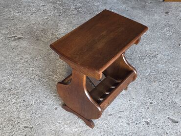 Stilski klub stolovi: Drveni pomoćni stočić sa držačem za novine/časopise - Materijal — 5