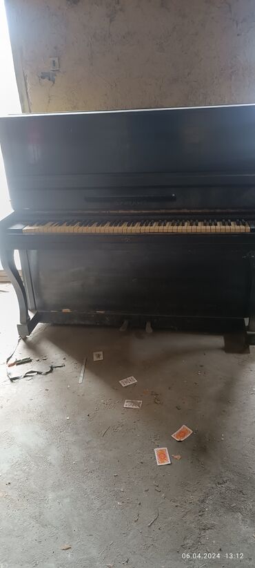 сумка для инструмент: Продаю пианино