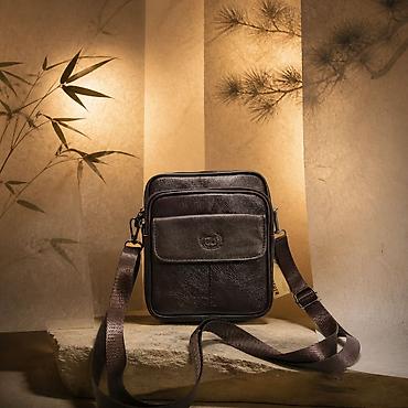 crna torba mona: Muška kožna torbica preko ramena – tamno braon - Kompaktna, elegantna — 1