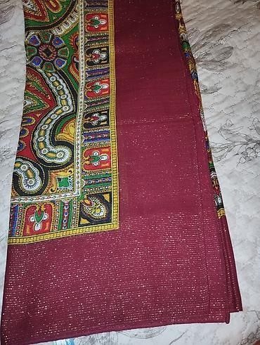 baş ortuyu: Təsviri: Şərf/şal – “Foyo Manha” marka - Material: 95% yun, 5% lureks — 2