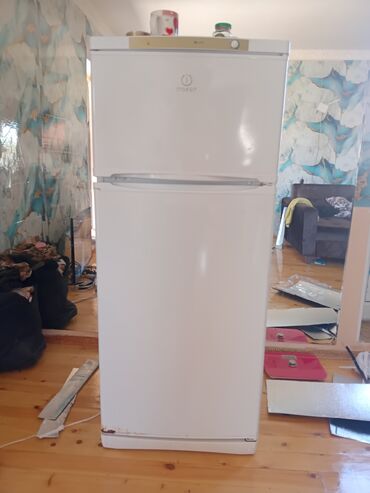 işlenmiş seyf qapi: Indesit soyuducu işlek veziyyetde