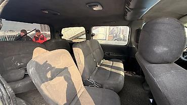 Унаа: Hyundai Starex: 2001 г., Кол менен иштөөчү, Дизель, Вэн/Минивэн — 5