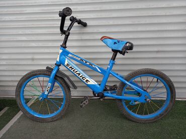 детский велосипед школьник: Колеса 16
В хорошем состоянии 
Дополнительные боковые колеса есть