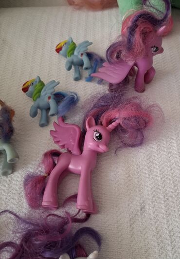 Igračke: Obiman set igračaka inspirisan serijalom My Little Pony. Uključuje na lalafo.rs — 11 Igračke: Obiman set igračaka inspirisan serijalom My Little Pony. Uključuje — 11