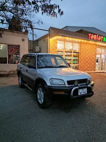 Toyota: Toyota RAV4: 2 l | 1997 il Ofrouder/SUV