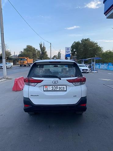 Продажа авто: Toyota Rush: 2021 г., 1.5 л, Автомат, Бензин, Кроссовер — 2
