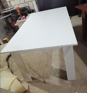 Masalar: Stullarin anbardan satişi var. Ölcülərə görə qiymət deyişir. Hər — 12