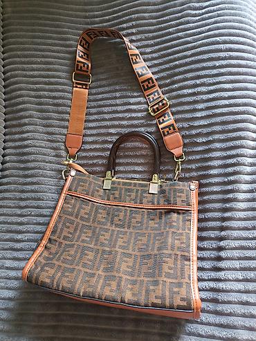 Yumurta: FENDİ BRENDİNİN GÖZƏL DƏBLİ KEYFİYYƏTLİ DAVAMLI VƏ ÇOOOOX RAHAT ÇANTA — 5