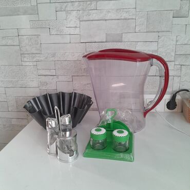 ашкана гарнитур бу: Любая вещь - 100 сомов. Все в одни руки - 350. Забрать можно в 4 мкр