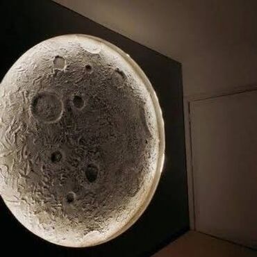 divar kağızı şəkilləri: Divarda ay görünüşlü dekorasiya işi görülür. Sərfəli qiymətə