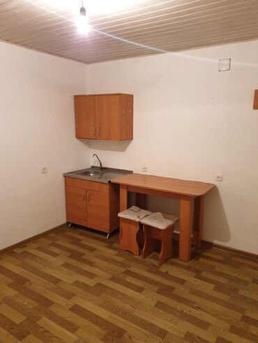 последний этаж: 25 м², 1 комната, Парковка, Забор, огорожен