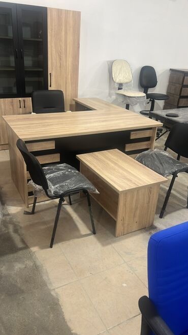 qara zeytun qiymeti: Ofis mebel dəsti Tərkibi: - L formalı böyük iş masası: açıq palıd