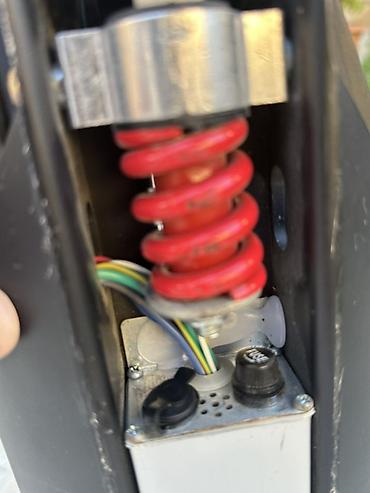 Электротранспорт: Elektrik skuter – qatlana bilən, şəhər içi rahat hərəkət üçün. Bu — 5