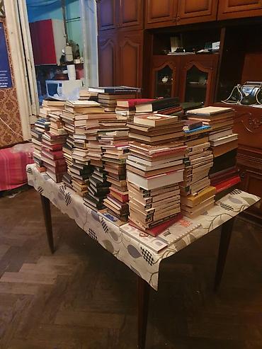 Böyük ev kitabxanası – müxtəlif mövzularda kitab toplusu - Təxminən lalafo.az -da Böyük ev kitabxanası – müxtəlif mövzularda kitab toplusu - Təxminən