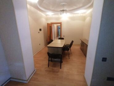 Ofislər: Yasamalda 5 mərtəbəli binanın 1-ci mərtəbəsində yerləşən 3otağlı — 4