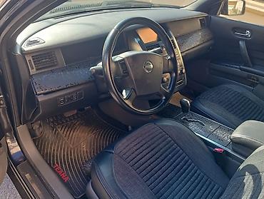 Транспорт: Nissan Teana – qara rəngli, geniş və komfortlu sedan. Xüsusiyyətlər — 5