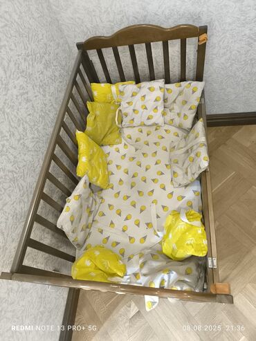 кровать принцесса: Деревянная детская кроватка в классическом стиле, выполненная из