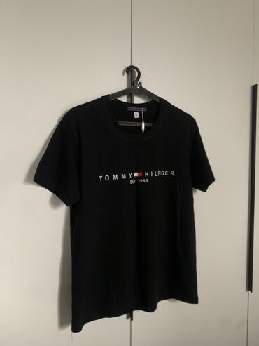 женские футболки tommy hilfiger: Футболка L (EU 40), цвет - Черный